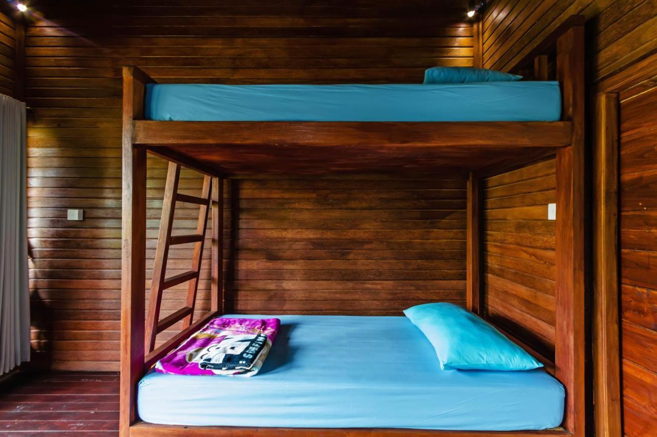 Titi Hostel Нуса Лембонган Екстериор снимка
