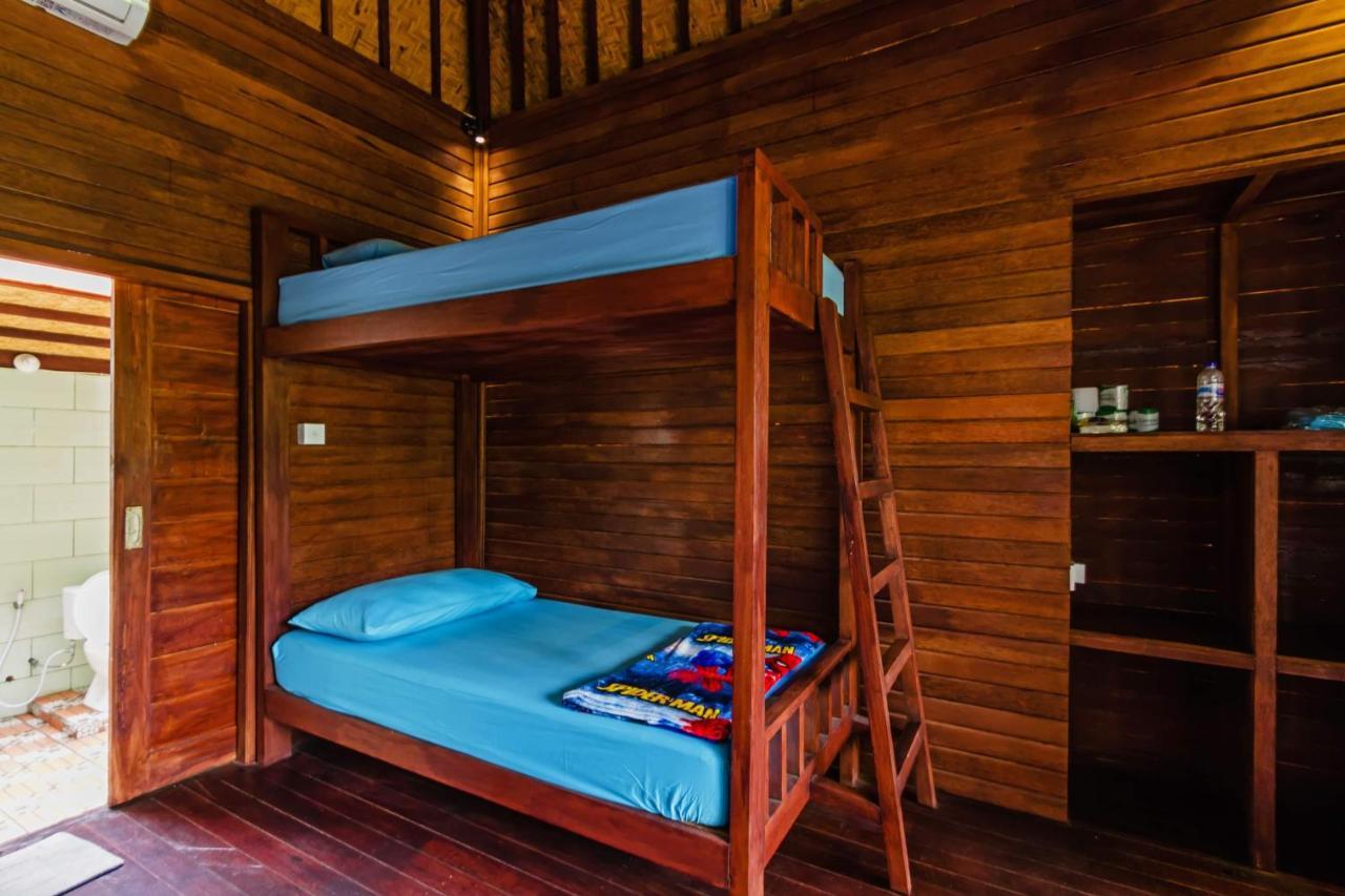Titi Hostel Нуса Лембонган Екстериор снимка